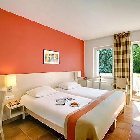 Отель Valamar Tamaris