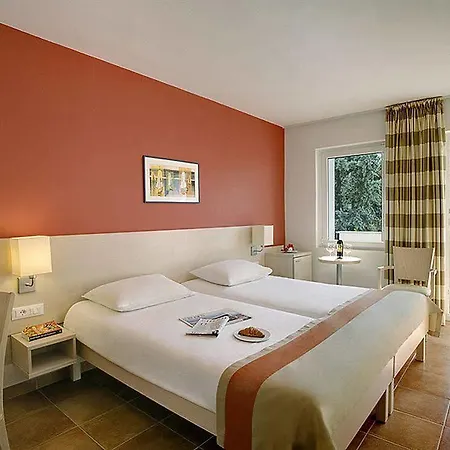 Отель Valamar Tamaris